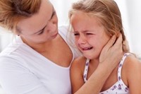 Dạy con bằng chánh niệm: Tại sao nên và làm thế nào để chủ động lắng nghe tiếng khóc của con?